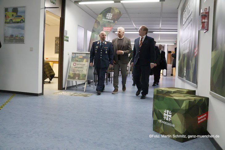 Besuch Boris Pistorius im Karrierecenter M&uuml;nchen am 02.02.2026  (&copy;Foto: Martin Schmitz) 